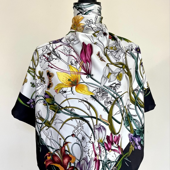New Gucci Scarf Flora Infinity Print White Silk Scarf Wrap with Gucci Gift Box - Picture 1 of 15